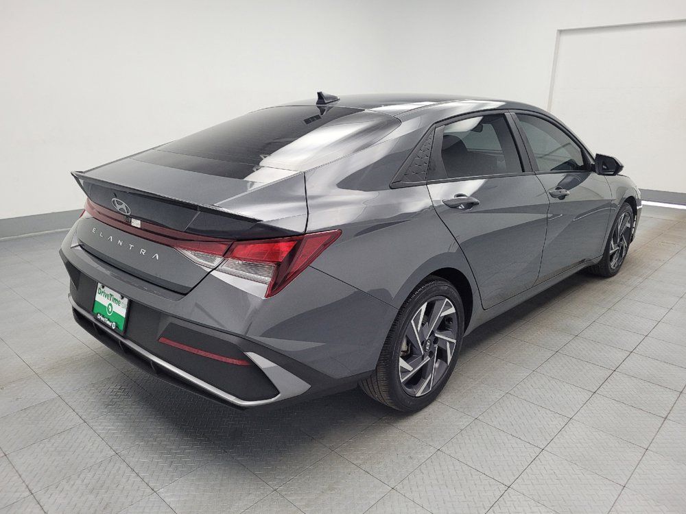 Used 2025 Hyundai Elantra Sport FWD image 9