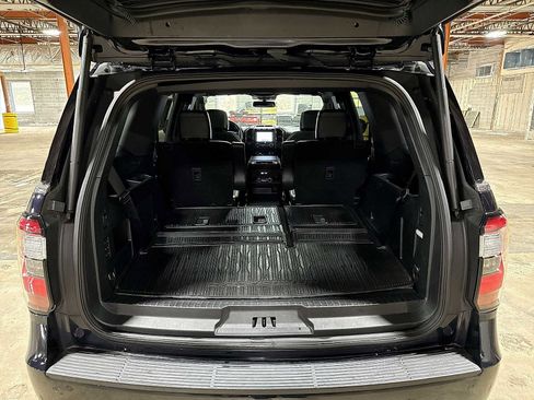 Used 2021 Ford Expedition Limited image 11