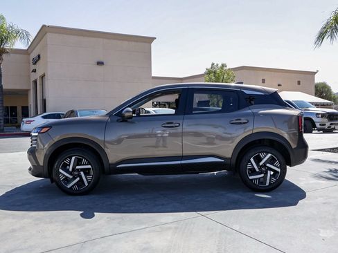 Used 2025 Nissan Kicks SV FWD image 7