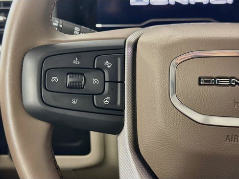 Used 2024 GMC Yukon XL Denali AWD/4WD image 18