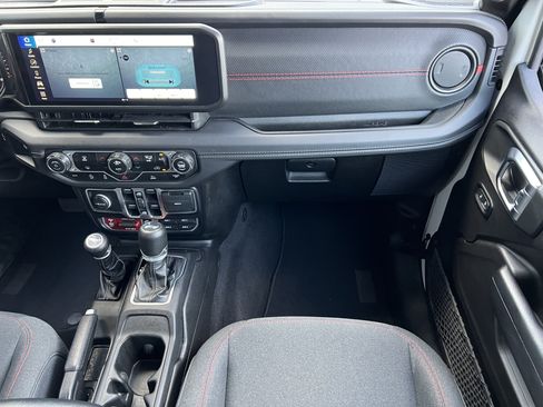 Used 2025 Jeep Wrangler Unlimited Rubicon AWD/4WD image 34