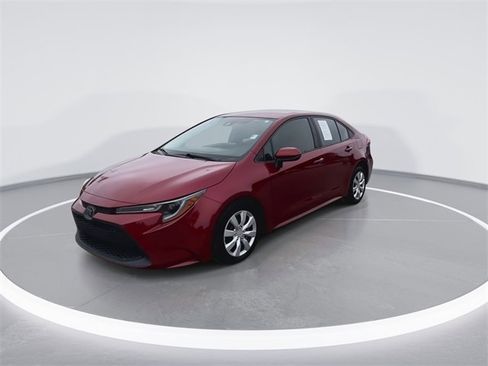 Used 2022 Toyota Corolla LE image 4