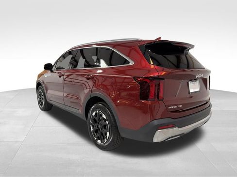 Used 2024 Kia Sorento S image 9
