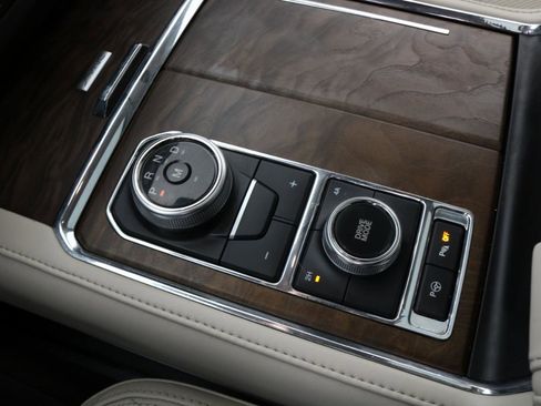 Used 2018 Ford Expedition Max Platinum image 41