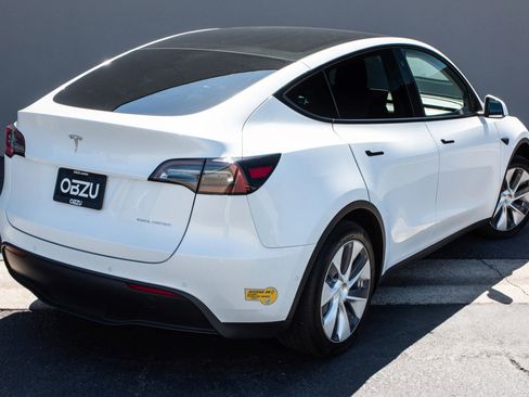 Used 2021 Tesla Model Y Long Range image 24