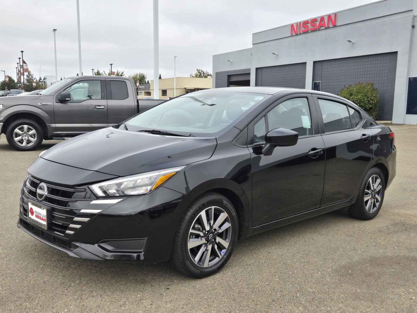 Used 2025 Nissan Versa SV FWD image 8