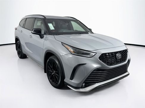 Certified 2025 Toyota Highlander XSE image 10
