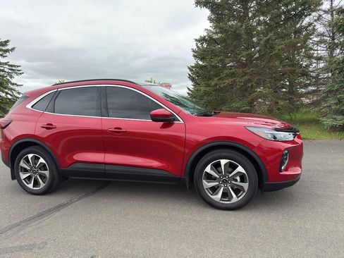 Used 2023 Ford Escape Platinum w/ Premium Technology Package image 5
