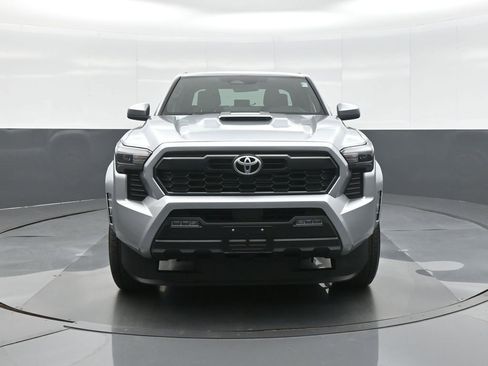 Certified 2025 Toyota Tacoma TRD Sport AWD/4WD image 2