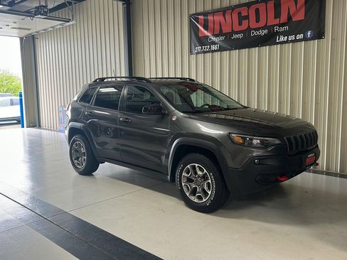 Used 2022 Jeep Cherokee Trailhawk w/ Sun, Sound & Nav Group AWD/4WD image 4