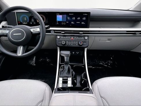 Used 2025 Hyundai Tucson SE FWD image 16