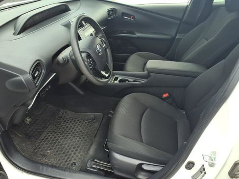 Used 2019 Toyota Prius LE FWD image 4