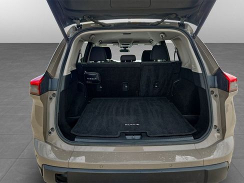 Used 2024 Nissan Rogue SV image 12