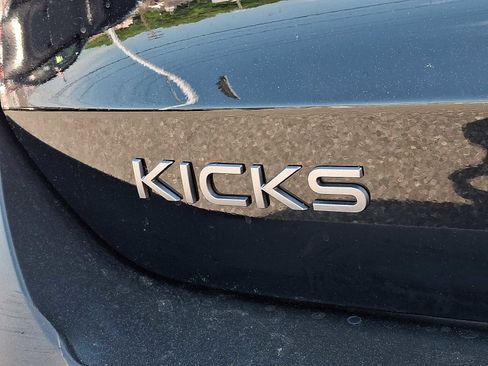 Used 2025 Nissan Kicks S AWD/4WD image 30