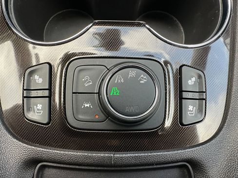 Used 2023 GMC Acadia AT4 w/ Preferred Package AWD/4WD image 8