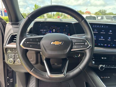 Used 2025 Chevrolet Suburban Premier AWD/4WD image 15