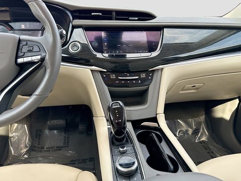 Used 2020 Cadillac XT6 Premium Luxury AWD/4WD image 19