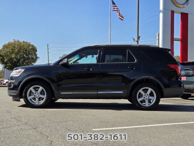 Used 2018 Ford Explorer XLT FWD image 2