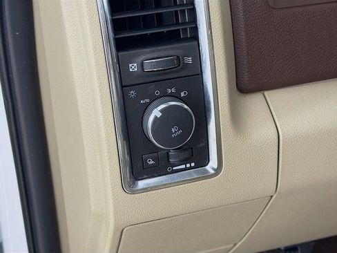Used 2018 RAM 1500 Laramie w/ Convenience Group AWD/4WD image 11