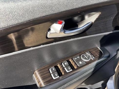 Used 2019 Kia Sorento L FWD image 47