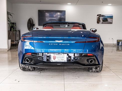 Used 2022 Aston Martin DB11 Volante image 13