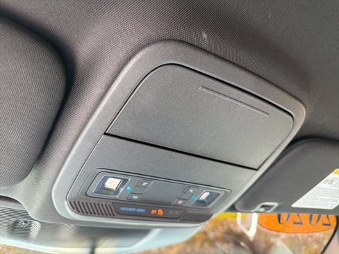 Used 2020 Ford Explorer XLT w/ Equipment Group 202A image 31