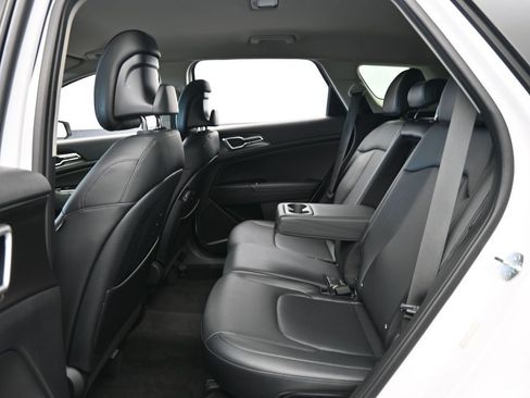 Used 2025 Kia Sportage EX image 31