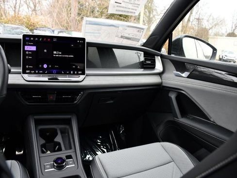 New 2026 Volkswagen Tiguan SE R-Line FWD image 21