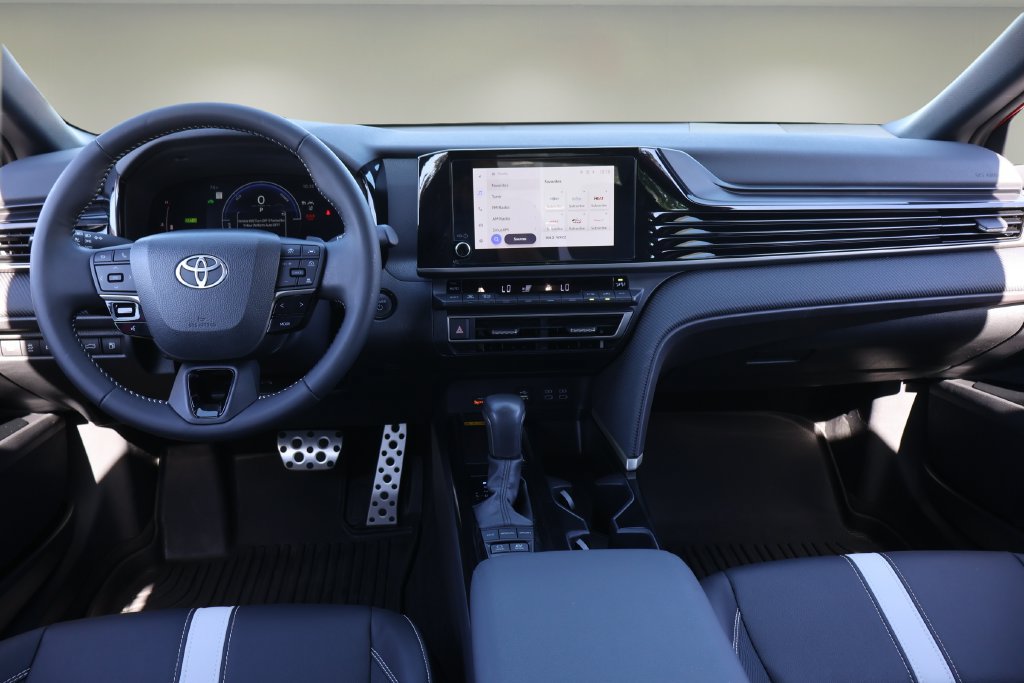 Used 2025 Toyota Camry SE w/ Convenience Package FWD image 13