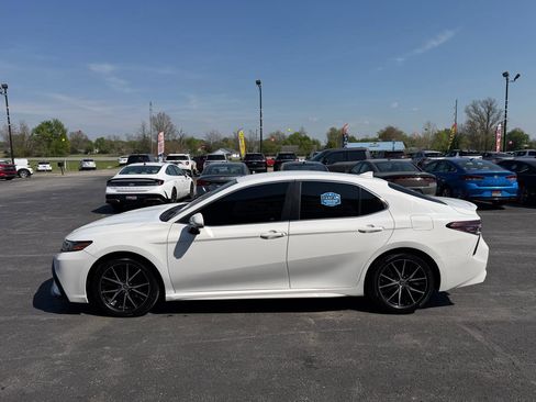 Used 2021 Toyota Camry SE image 7