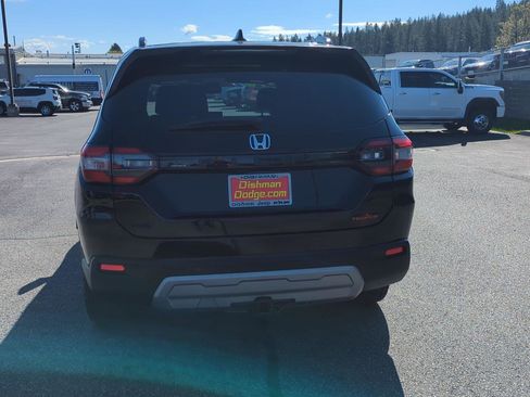 Used 2025 Honda Pilot TrailSport image 5