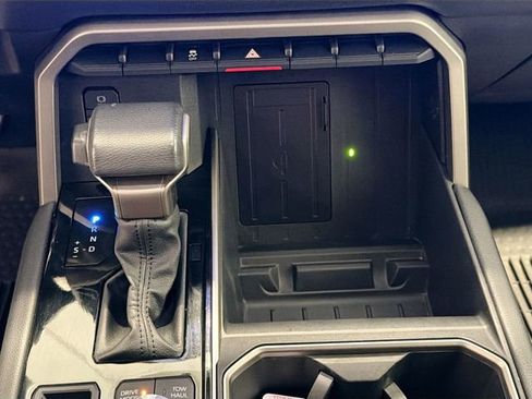 Used 2022 Toyota Tundra Limited w/ Power Package AWD/4WD image 15