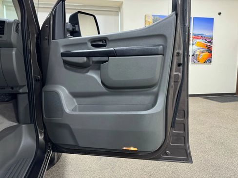 Used 2018 Nissan NV 3500 SL RWD image 23