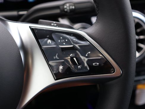 Certified 2025 Mercedes-Benz GLA 250 image 38