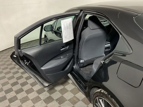 Used 2022 Toyota Corolla SE w/ SE Premium Package FWD image 32