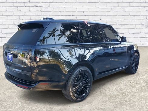 Used 2023 Land Rover Range Rover SE image 4