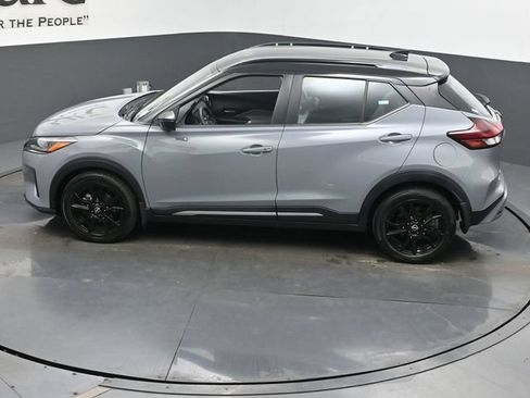 Used 2023 Nissan Kicks SR w/ SR Premium Package FWD image 43