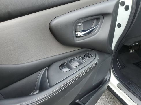 Certified 2024 Nissan Murano SV w/ SV Midnight Edition Package FWD image 18