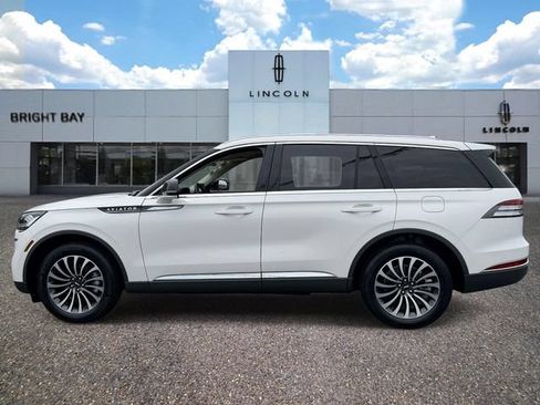 Certified 2023 Lincoln Aviator AWD w/ Premium Package image 3