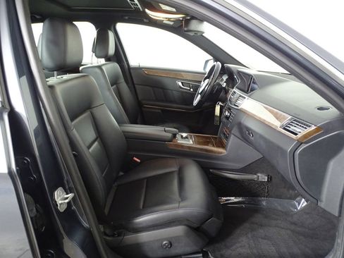 Used 2013 Mercedes-Benz E 350 4MATIC Sedan image 16