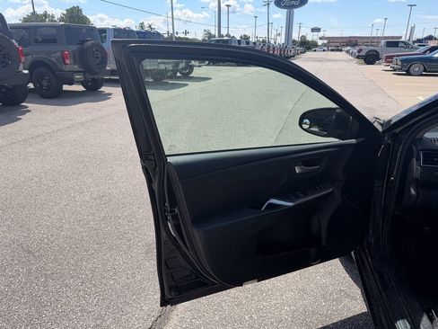 Used 2015 Toyota Camry LE FWD image 11