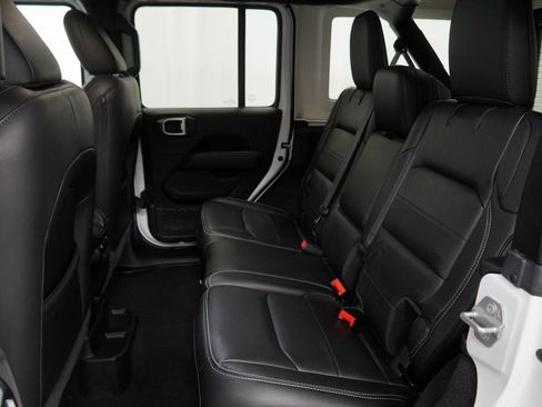 Used 2019 Jeep Wrangler Unlimited Sahara w/ Cold Weather Group image 21