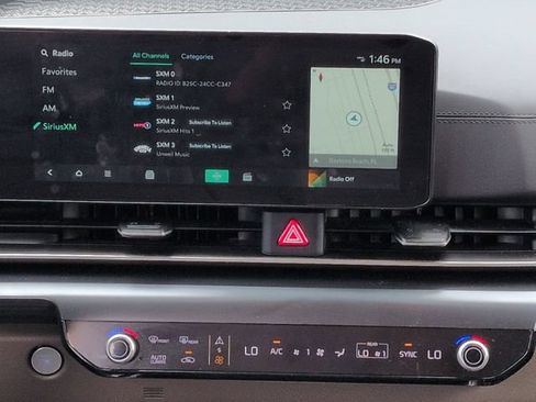 Used 2025 Kia Carnival FWD image 17