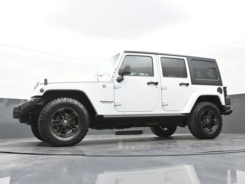 Used 2017 Jeep Wrangler Unlimited Sahara image 45