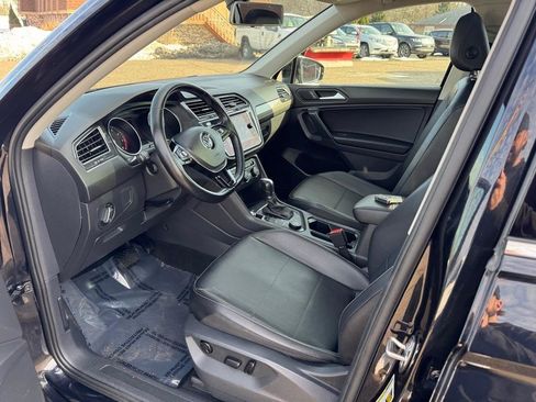 Used 2019 Volkswagen Tiguan SE w/ Panoramic Sunroof Package image 17