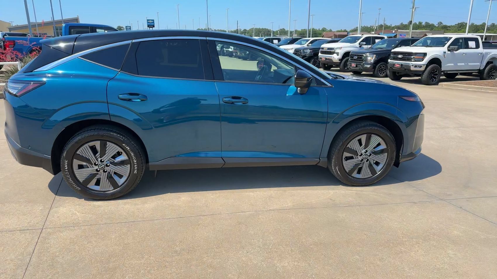Used 2025 Nissan Murano SL AWD/4WD image 2