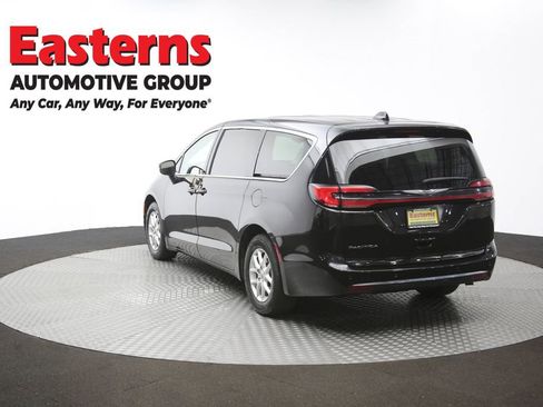 Used 2023 Chrysler Pacifica Touring-L FWD image 67