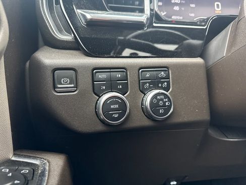 Used 2022 GMC Sierra 1500 SLT AWD/4WD image 30
