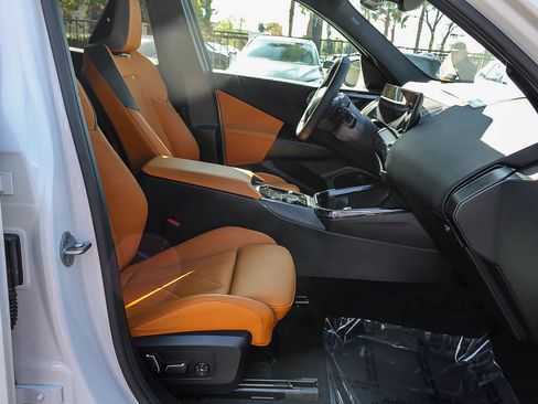 Certified 2025 BMW X3 xDrive30i w/ Convenience Package image 16