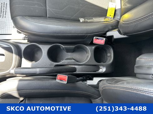 Used 2022 Chevrolet Trax LT w/ LT Convenience Package image 25